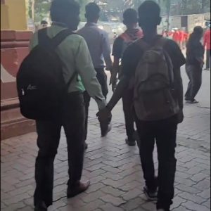 rescate chicos estacion tren Bombay