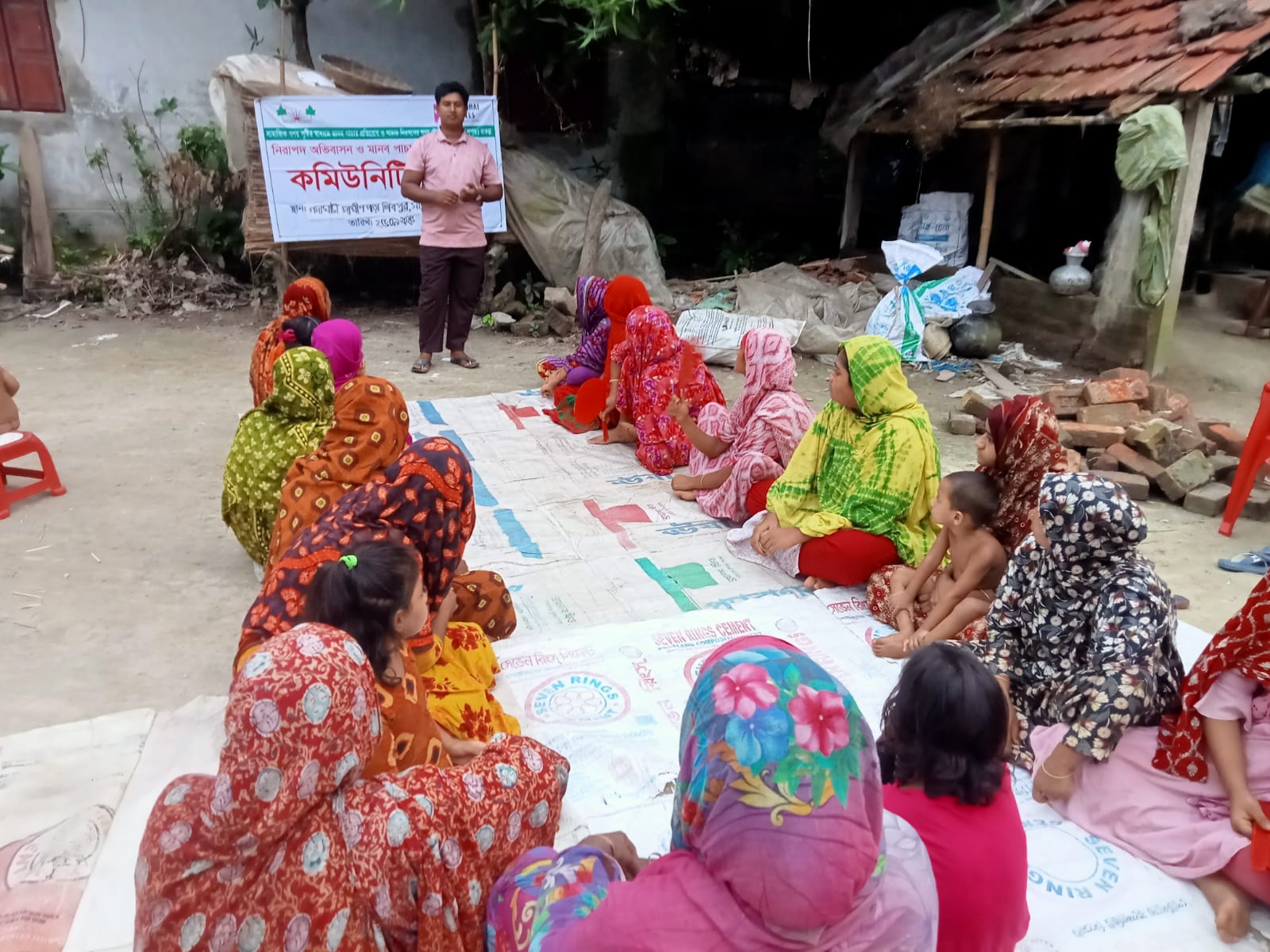 Reunión con mujeres y niños en Satkhira District, Bangladesh